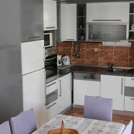 Neda Apartment *