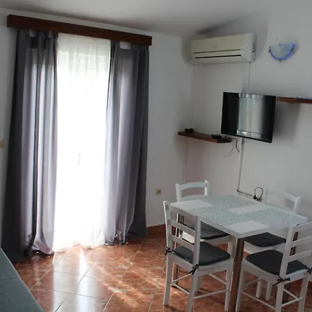 Neda 아파트 로고즈니차