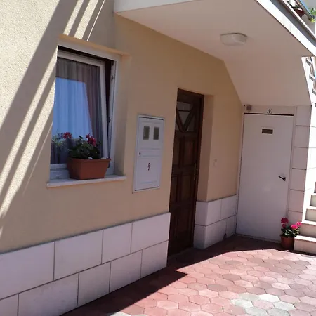 아파트 Neda 로고즈니차