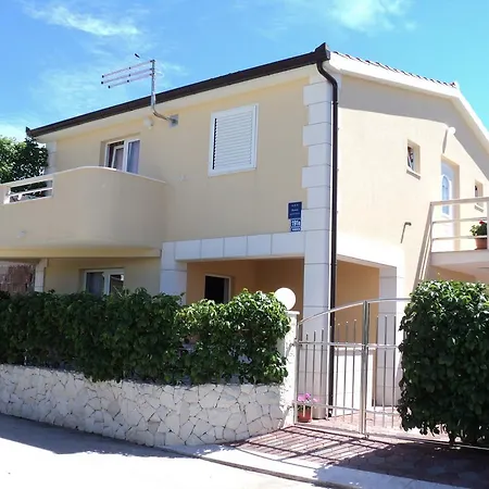 Neda 아파트 로고즈니차