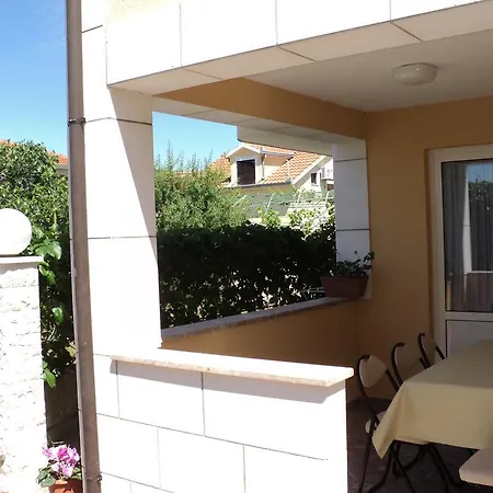 아파트 Neda 로고즈니차